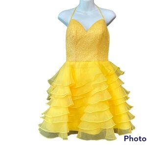 Ellie Wilde Mon Cheri Yellow Dress. Size 6. Perfect for prom, pageant or formal